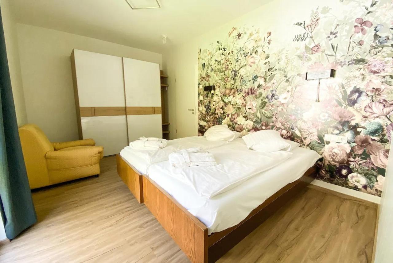 Appart-Hotel Ernz Noire Grundhof Esterno foto